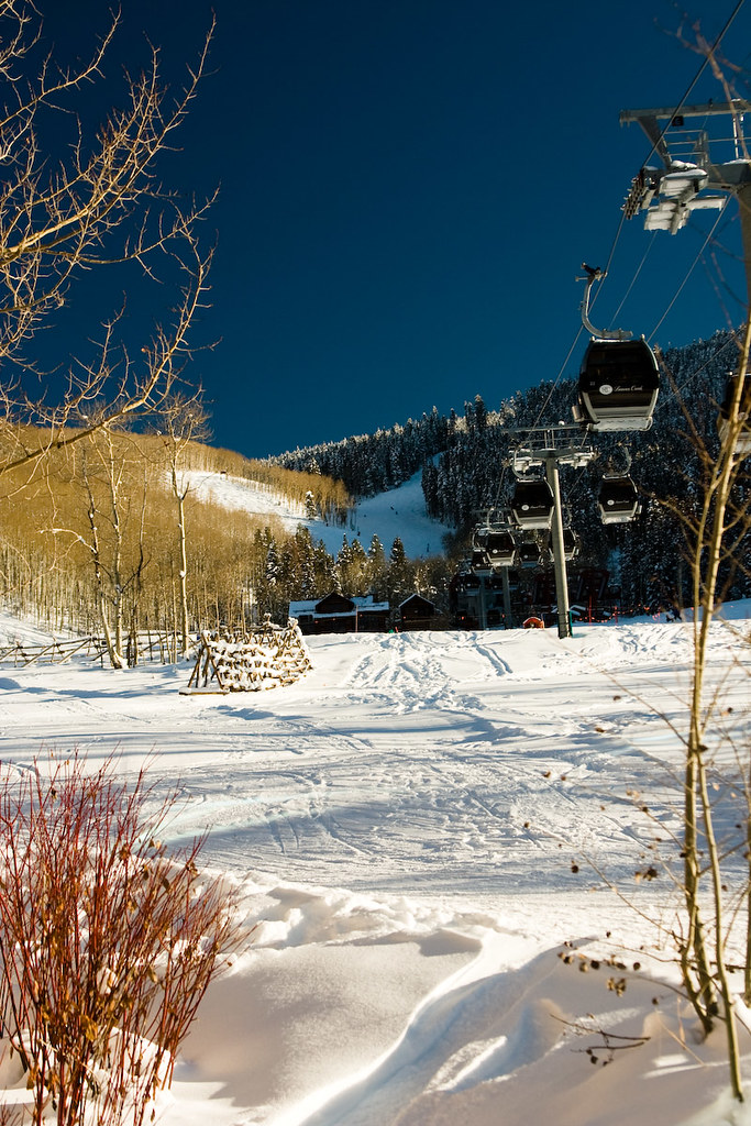 BX078 Ski Lift Beaver Creek gondola. Charles Tilford Flickr