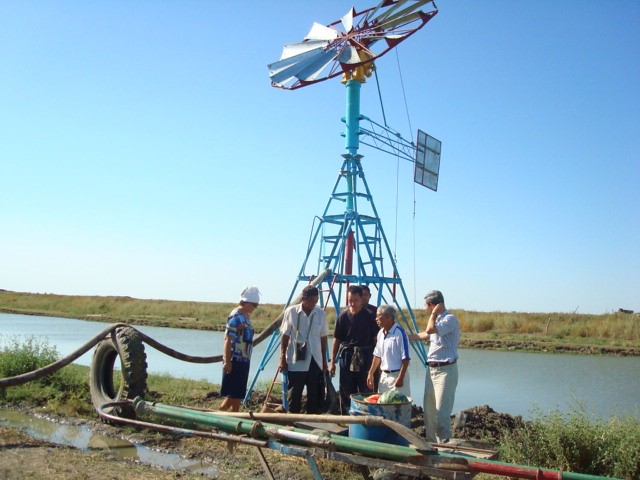 Wind powered water pump, sustainable farming in wetlands, … Flickr
