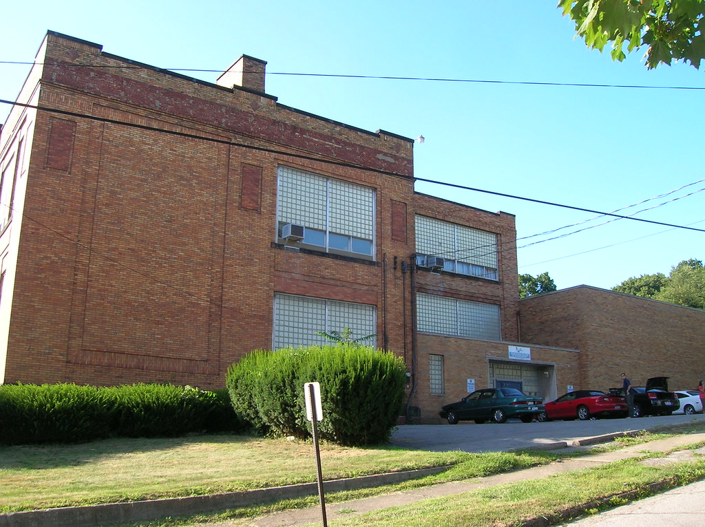 082008 Chestnut SchoolStruthers, Ohio (5) Aaron Turner Flickr