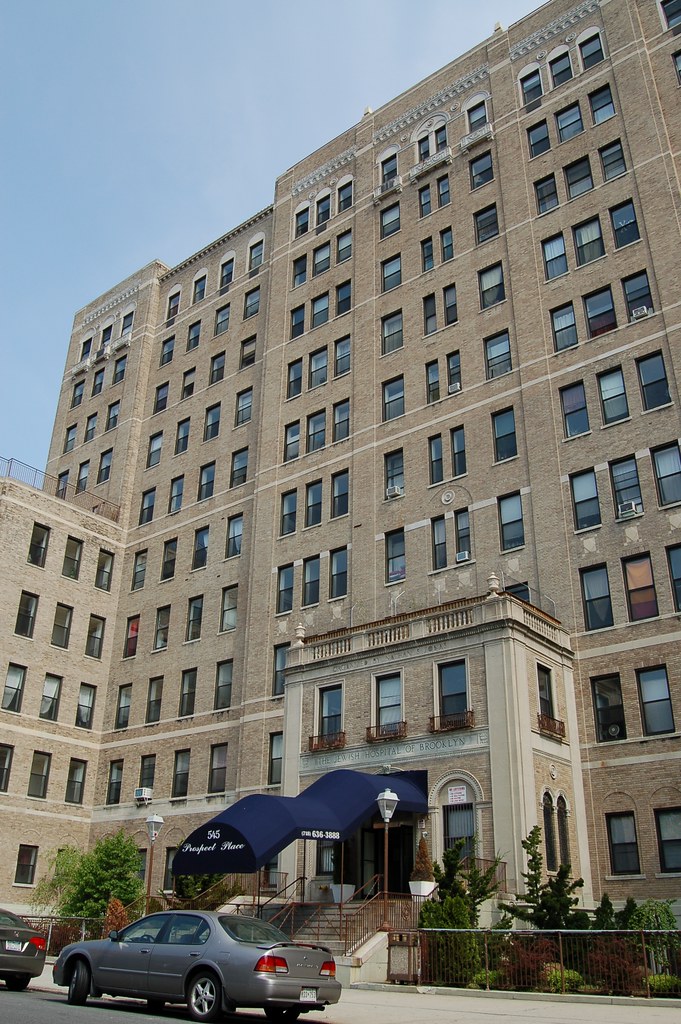 Former Brooklyn Jewish Hospital Synagogue opposite. "On Pr… Flickr