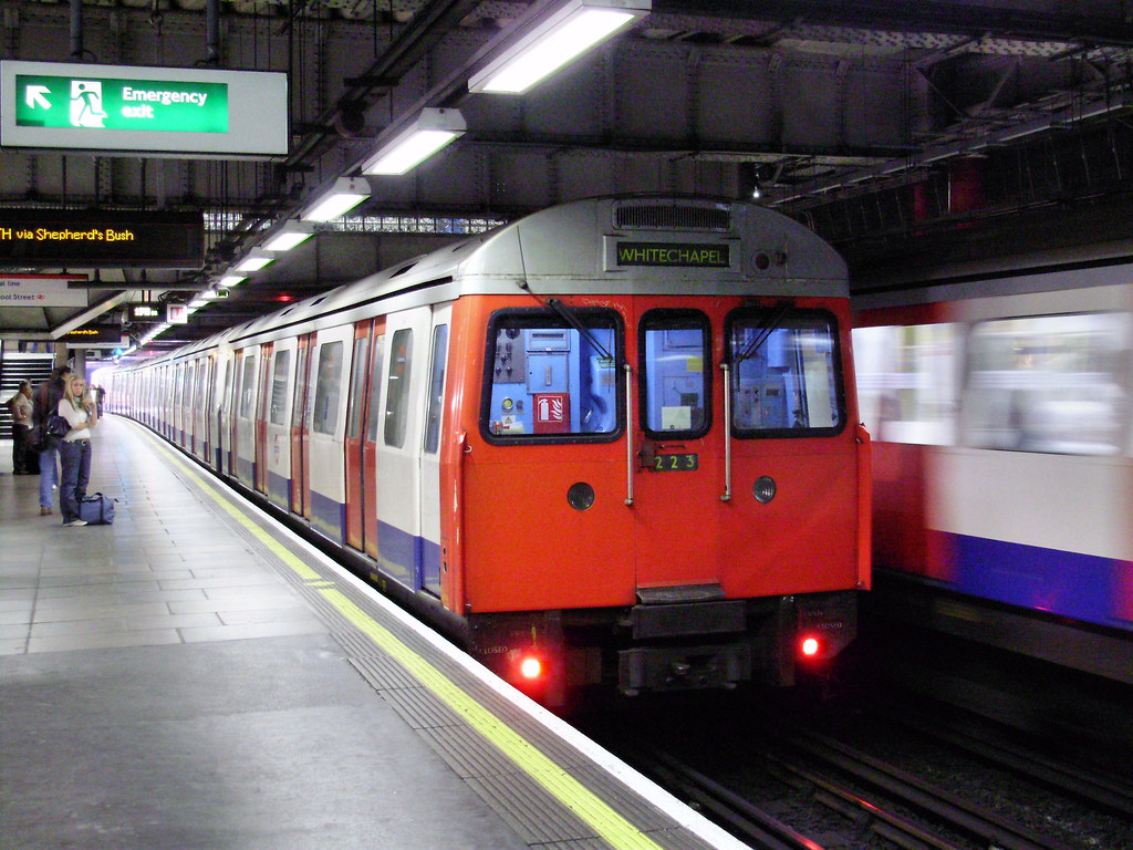 Hammersmith & City Service at Liverpool Street A Hammersmi… Flickr