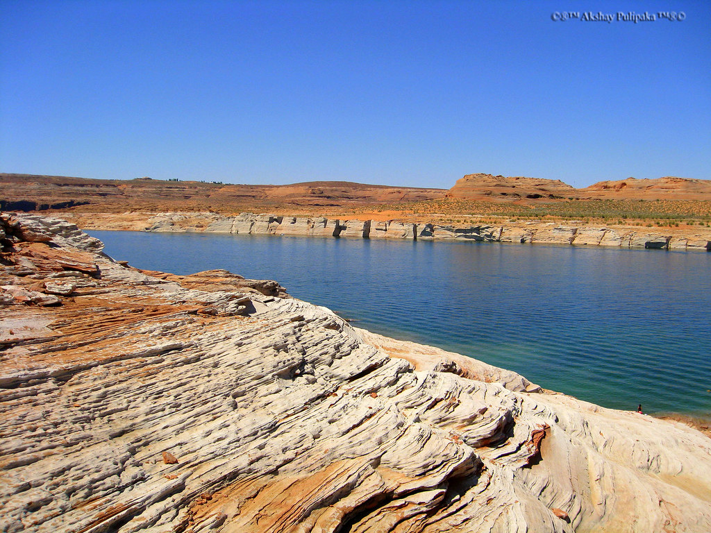 Canyon filled with water Lake Powell, Page, AZ Akshay Axe Flickr