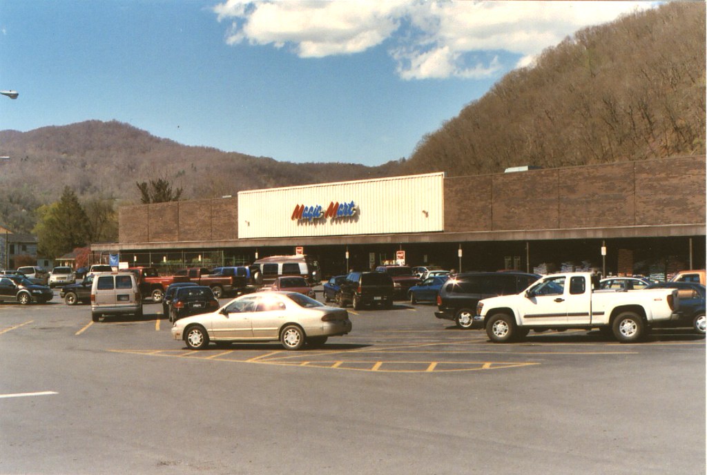 Former Murphy's Mart store (now Magic Mart), Hinton, WV Flickr