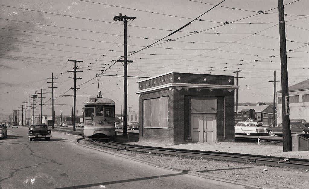 S line on Gage Ave. at Central c. 1955 S line 1420 on Ga… Flickr