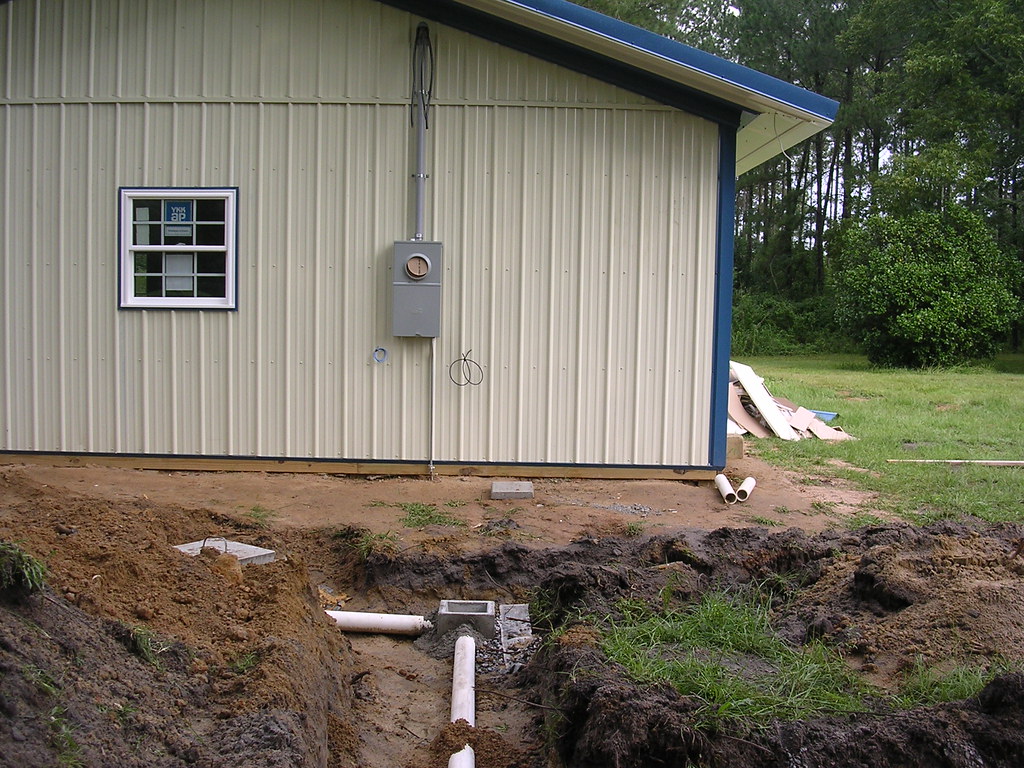 DSCN3018 Septic tank distribution box to field lines