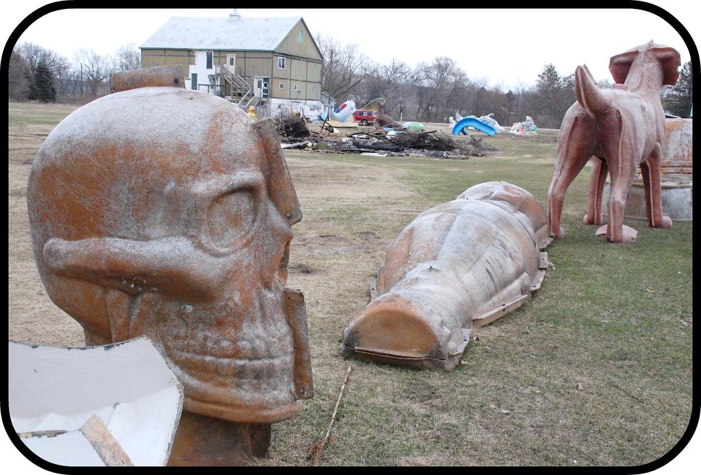 FAST (Fiberglass Animals Shapes & Trademarks) Sparta, WI… Flickr