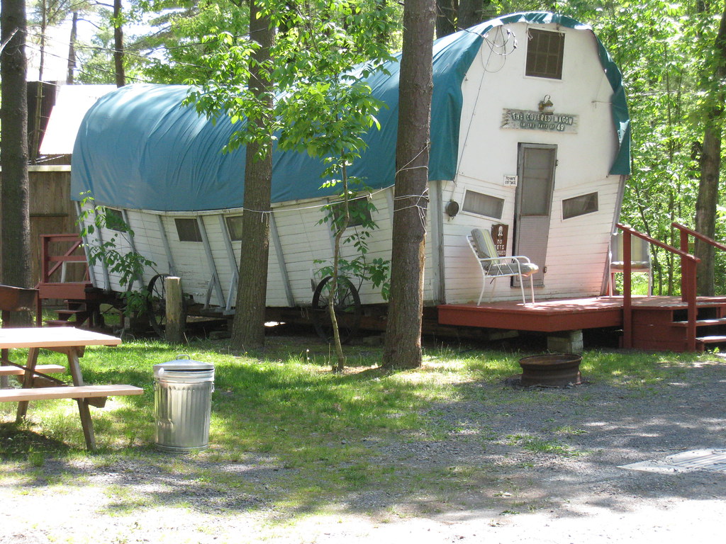 Covered Wagon cottage One of the rental cottages at Knoebe… Flickr