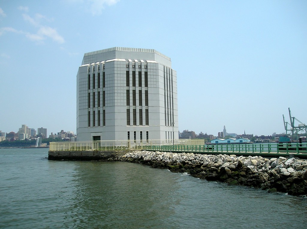 BrooklynBattery Tunnel Ventilation Building, New York Har… Flickr