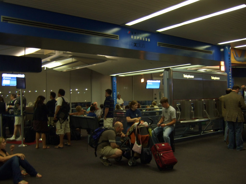 ORD United Express Gates 100V>X See where this picture was… Flickr