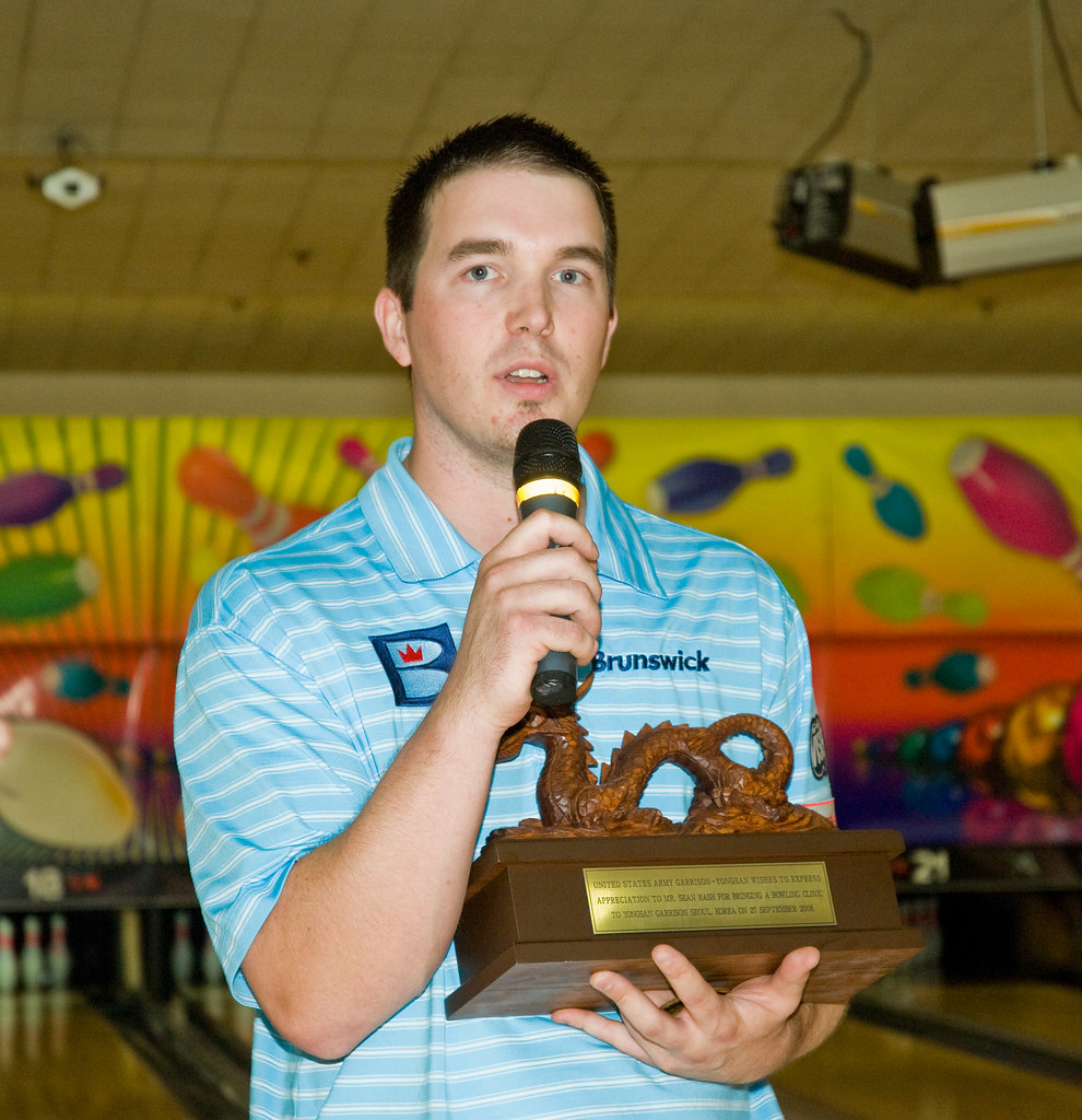 Pro bowler Sean Rash gives youth clinic at Yongsan Flickr
