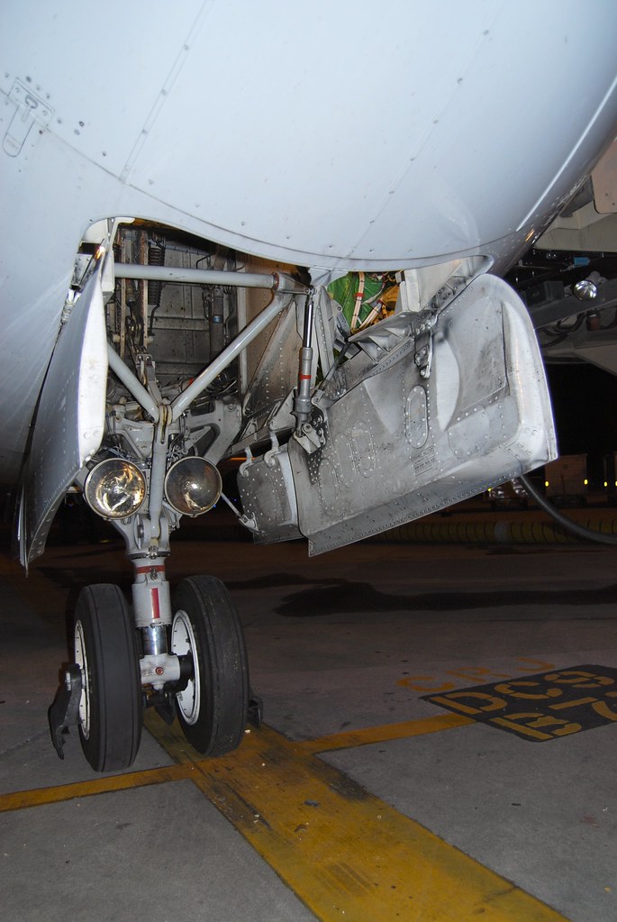 Boeing 717 / MD95, Midwest nose gear, doors and well a photo on