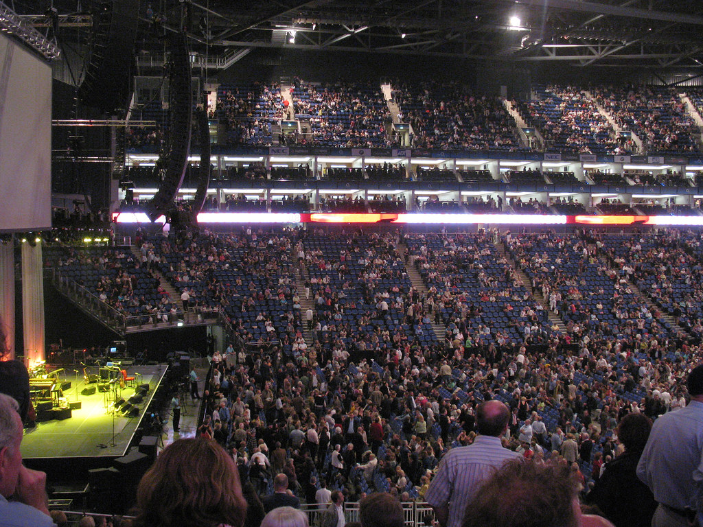 Inside O2 Arena in interval, Leonard Cohen Concert Flickr