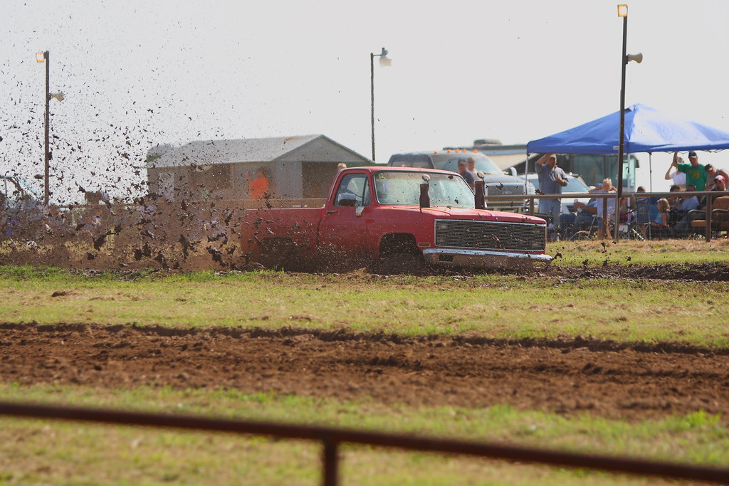 Mud Bogging Geary, OK 10 © Jonas Wingfield justashotinthed… Flickr
