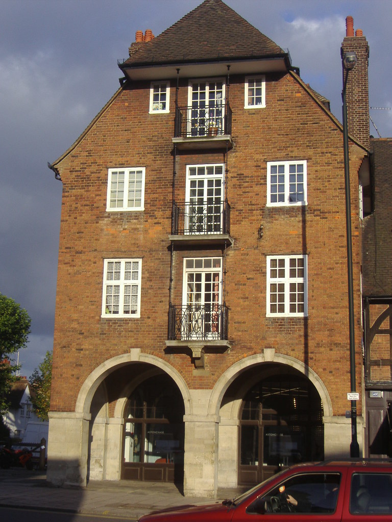 Temple Fortune House1 David Howard Flickr