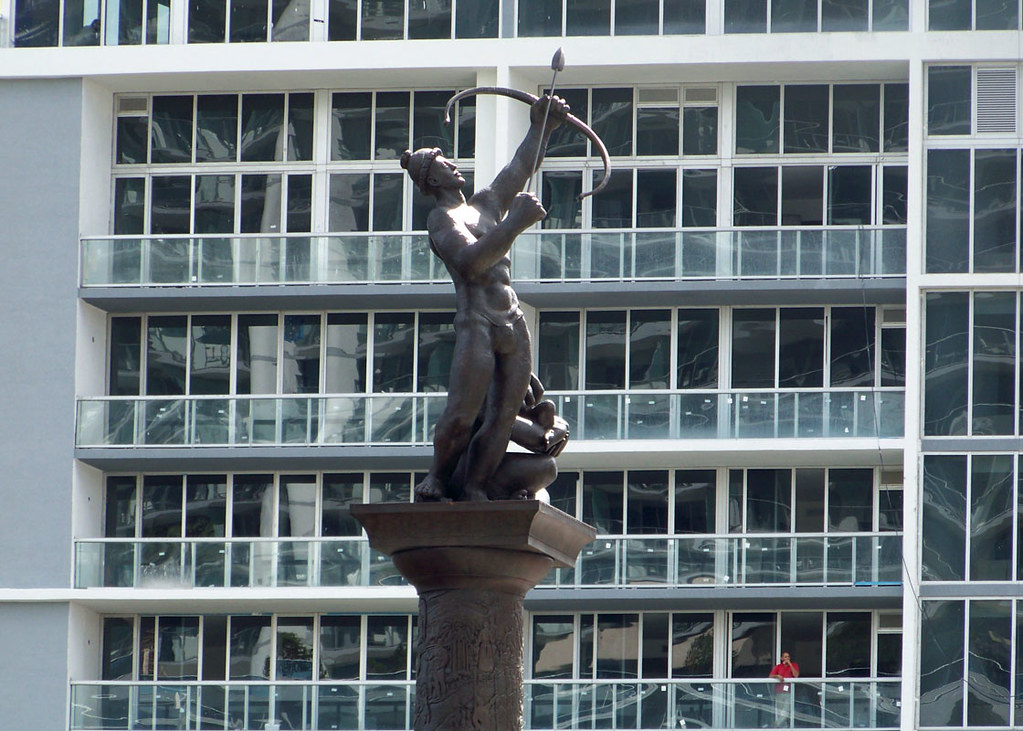Tequesta Indian Family Statue Miami Statue on Brickell A… Flickr