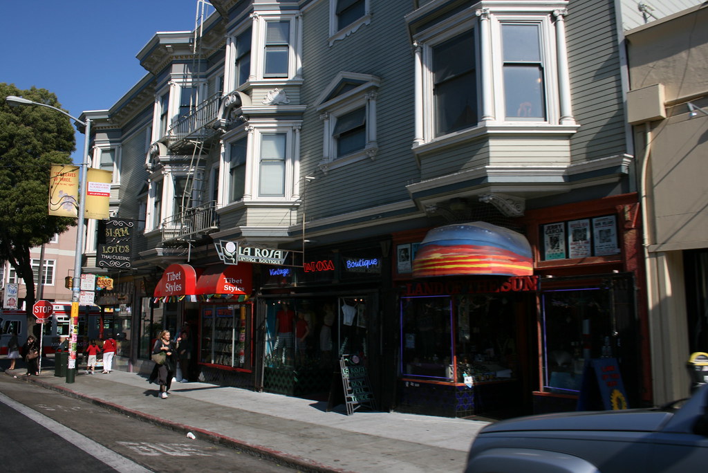2008_SanFrancisco_293 Little shops and bars on Haight