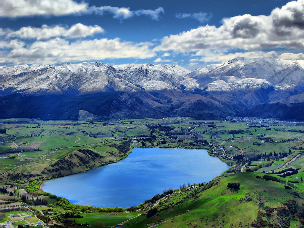 Lake Hayes View of Lake Hayes and the mountains behind Arr… Flickr
