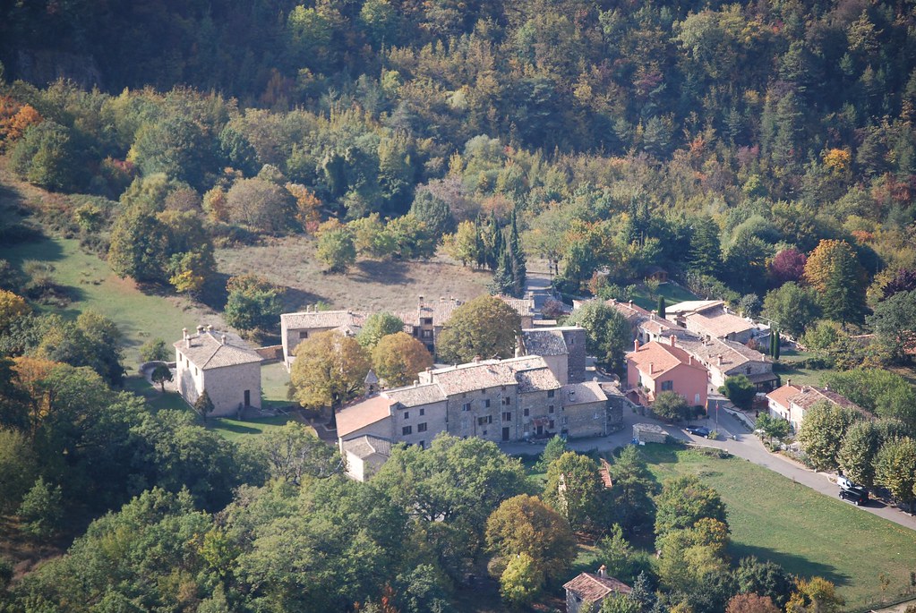 Randonnée plateau st barnabé Village de Courmes bernard vermersch