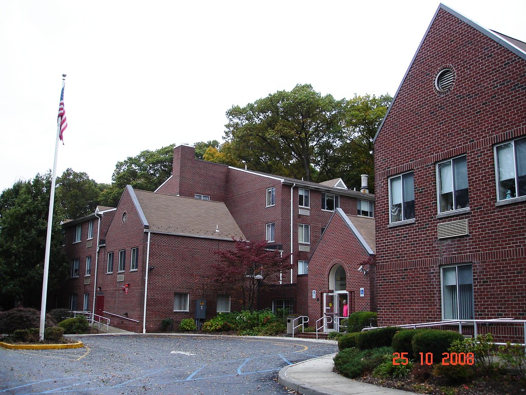 Ridgewood NJ, Ridgecrest, main entrance Claude ROUQUET Flickr