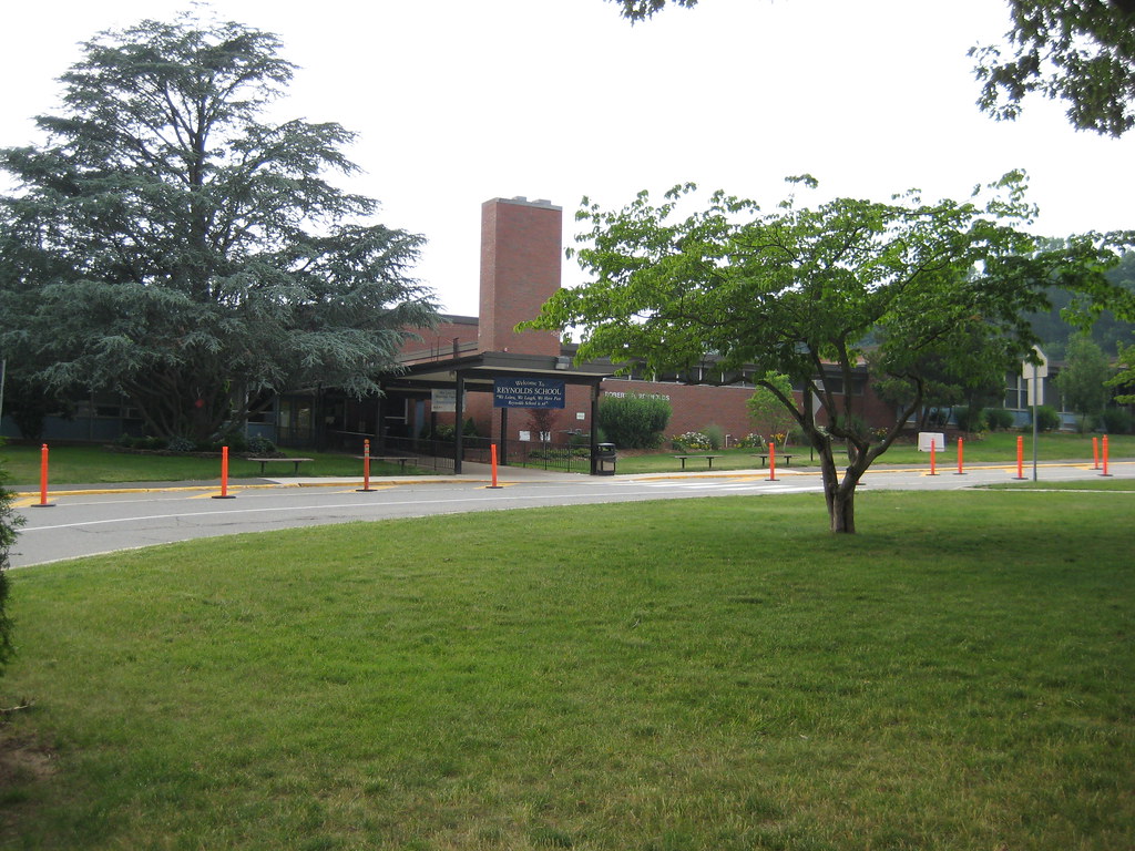 Robert D. Reynolds Elementary School located in Upper Sadd… Flickr