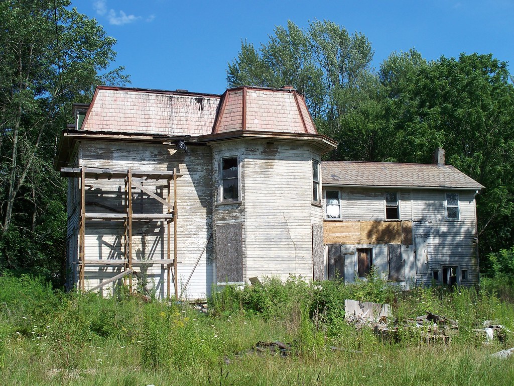 OH Warren House 2 Disheveled house in Warren, Ohio. Look… Flickr