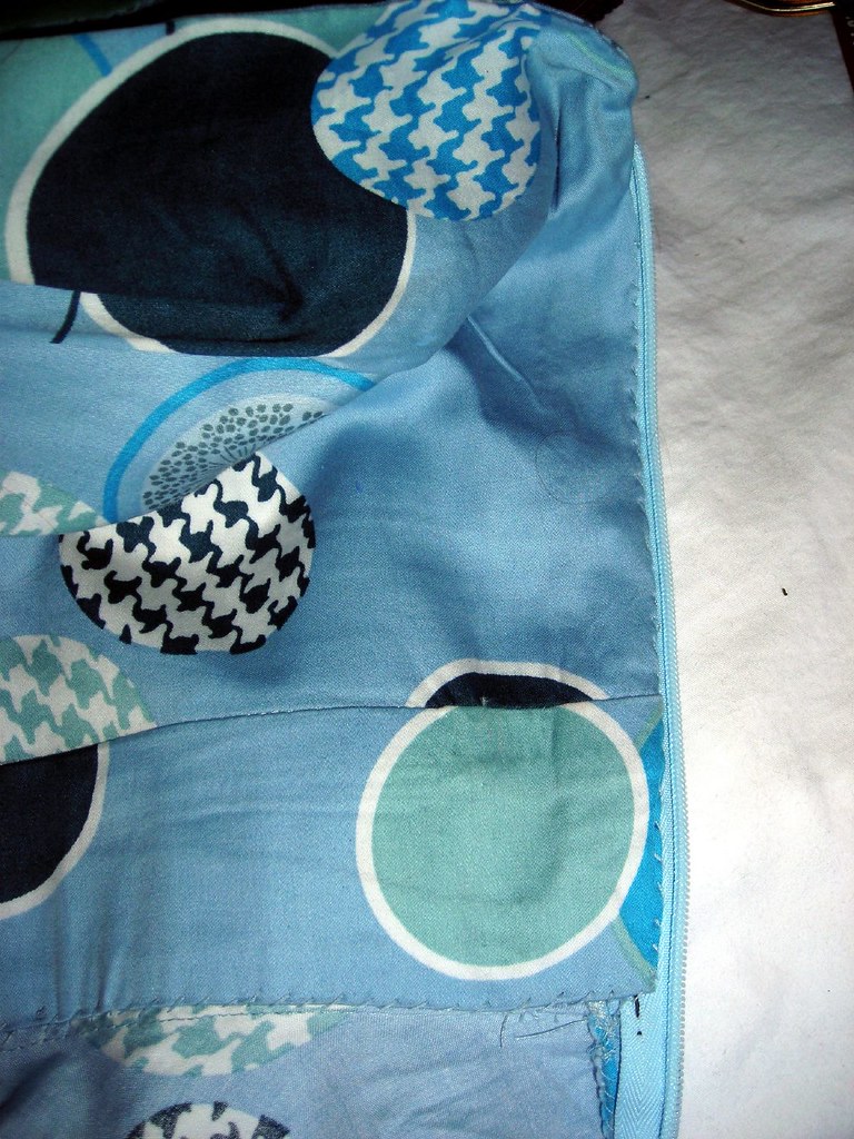 Hand Sew Lining To zipper tape and lower midriff seam allo