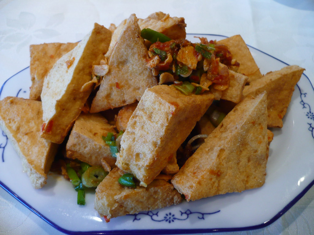 Deep Fried Garlic Tofu Deep Fried Tofu with Garlic chips a… Flickr