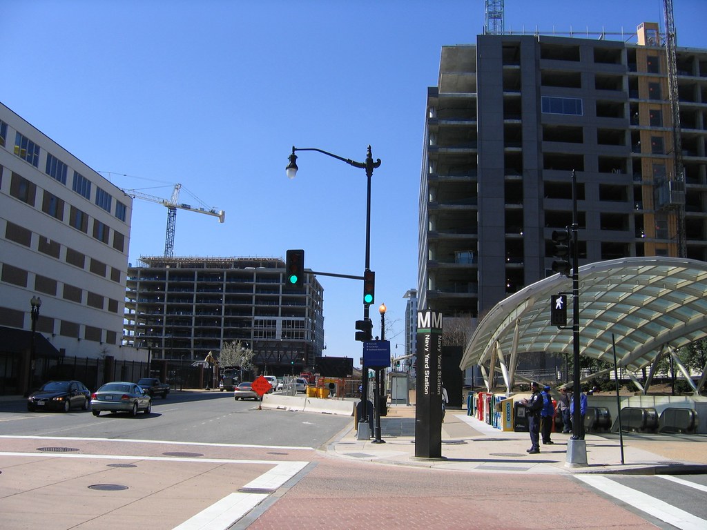 Navy Yard Metro at New Jersey Avenue Entrance to Navy Yard… Flickr