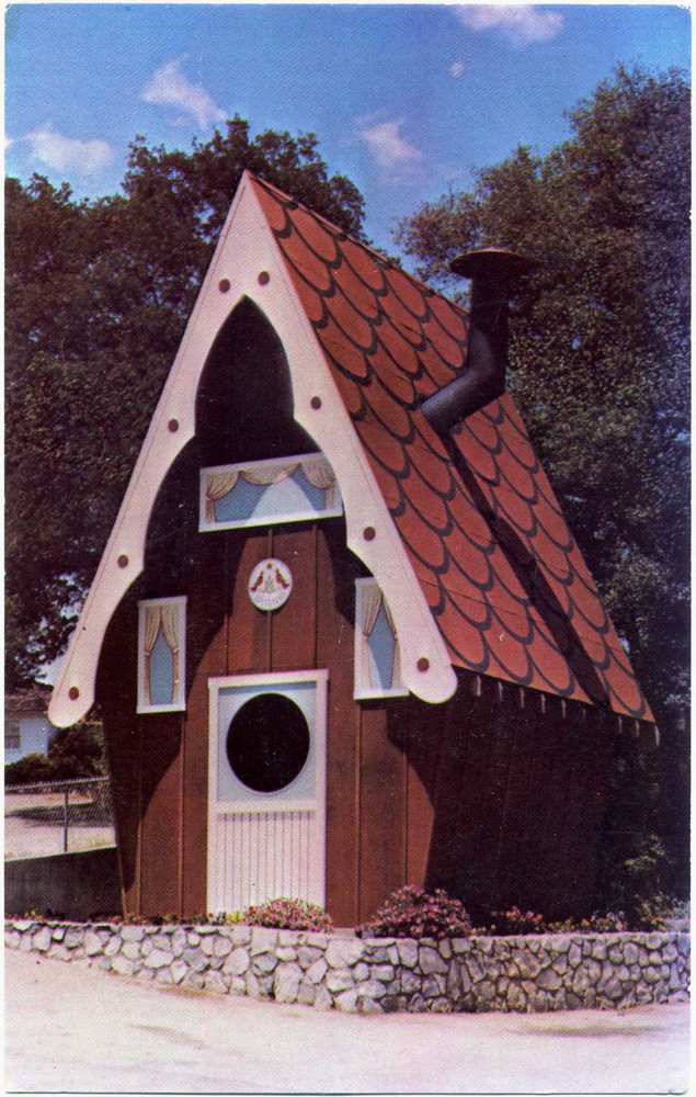 Birdhouse Realty postcard From the back "Largest 'Birdhou… Flickr