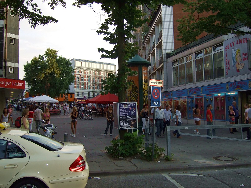 2008_0726_0045_Hans Albers Platz Reeperbahn St. Pauli Maecius Flickr