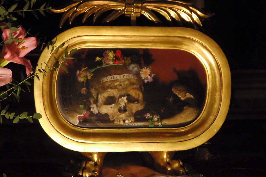 Skull of St. Valentine The Skull of St. Valentine in the C… Flickr