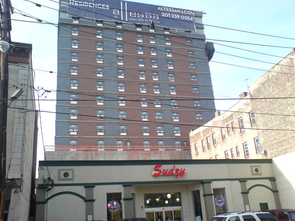 Altessa Sudzy Laundromat, Summit Ave, Union City Manuel Chaviano