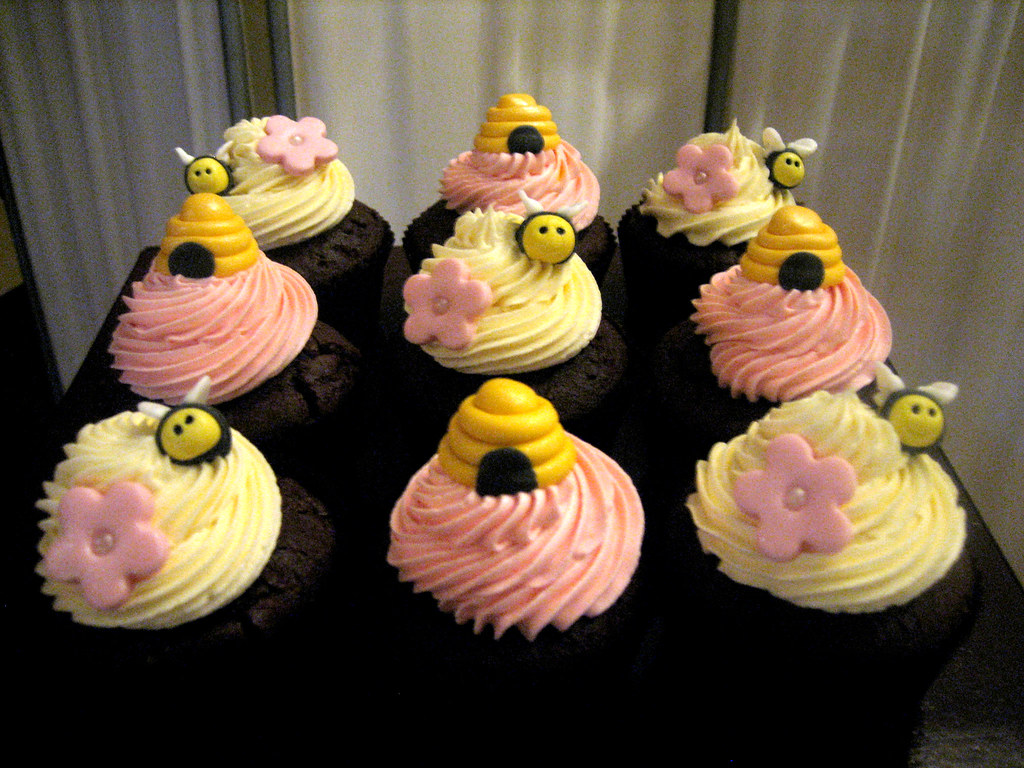 Bee Themed Baby Shower Chocolate cupcakes with handmade fo… Flickr