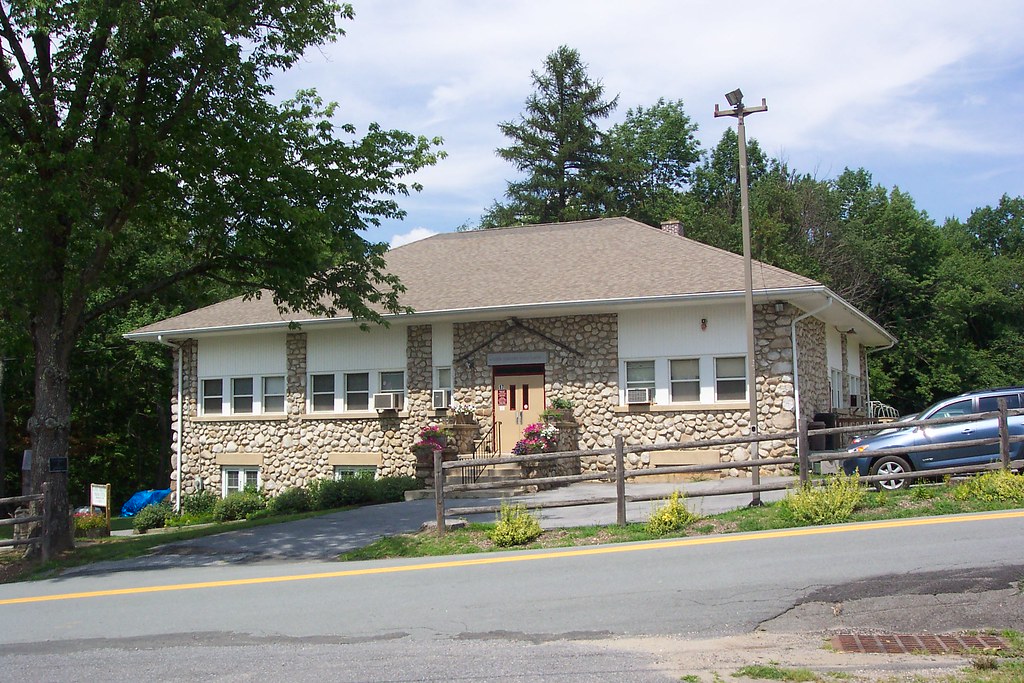 Bloomingburg School The former schoolhouse for Bloomingbur… Flickr