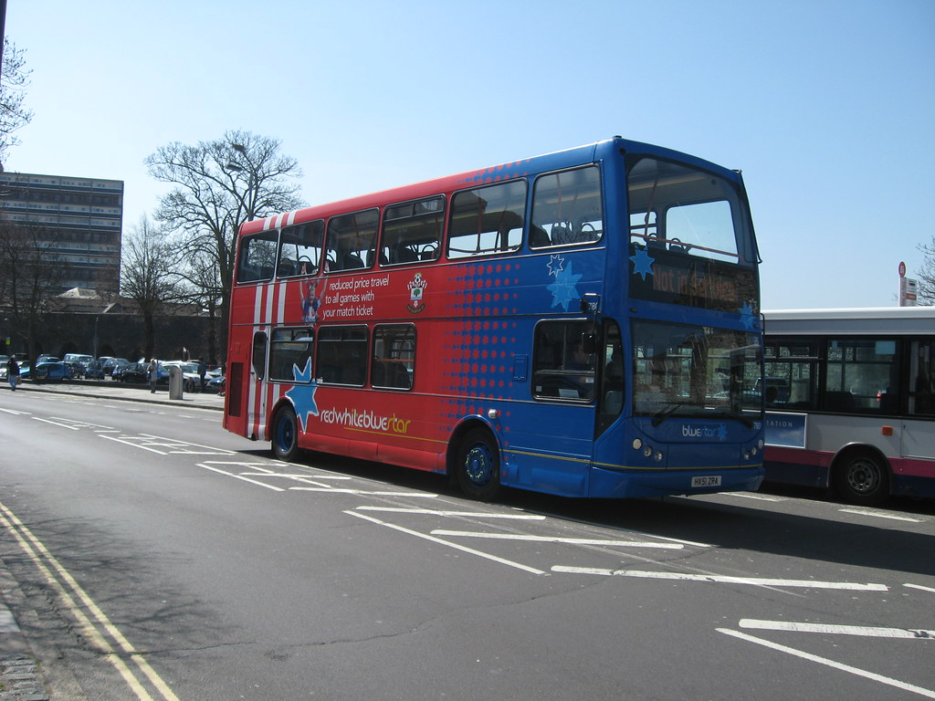780, Southampton, 17/04/10 The Blue Star bus in a special … Flickr