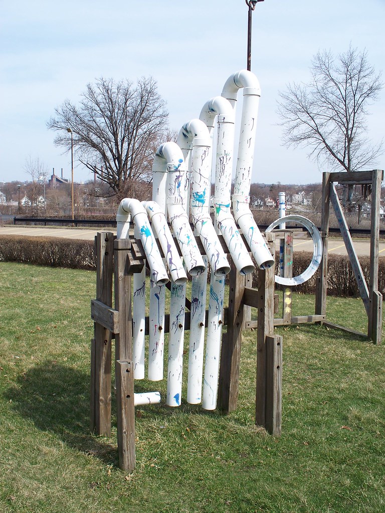 OH Akron Sculpture A somewhat unusual sculpture at a par… Flickr