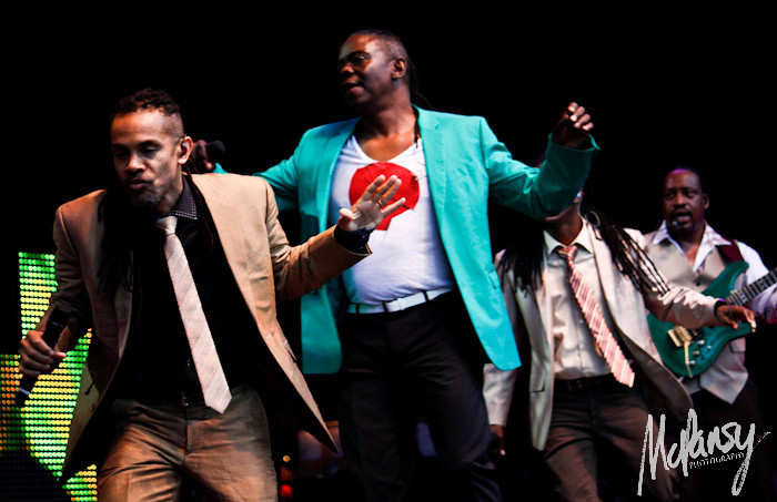 Earth Wind and Fire performing in Kansas City, Missouri at… Flickr