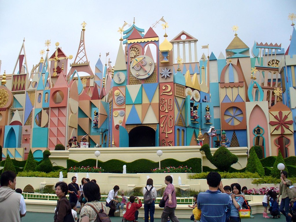 it's a small world it's a small world at Tokyo Disneyland,… Flickr
