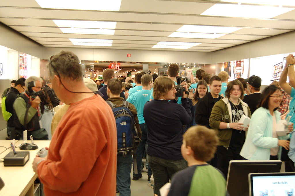 "Grand Opening" Apple Store Calgary (Market Mall) Jennifer Neef Flickr