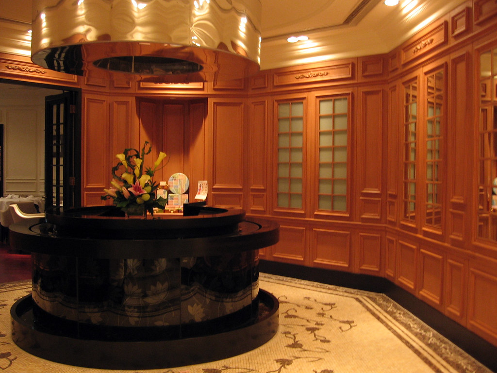 Hunan Garden Restaurant fancy reception area Shikyo