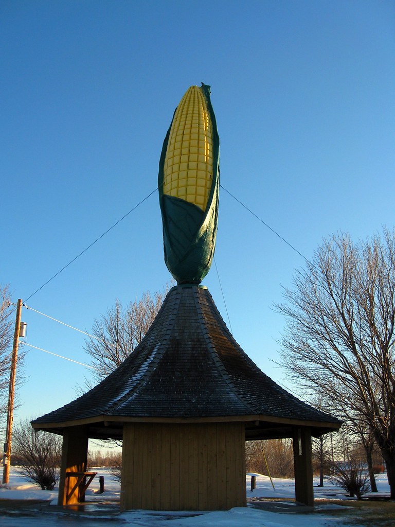 GIANT CORN olivia, minnesota. Jenni Konrad Flickr