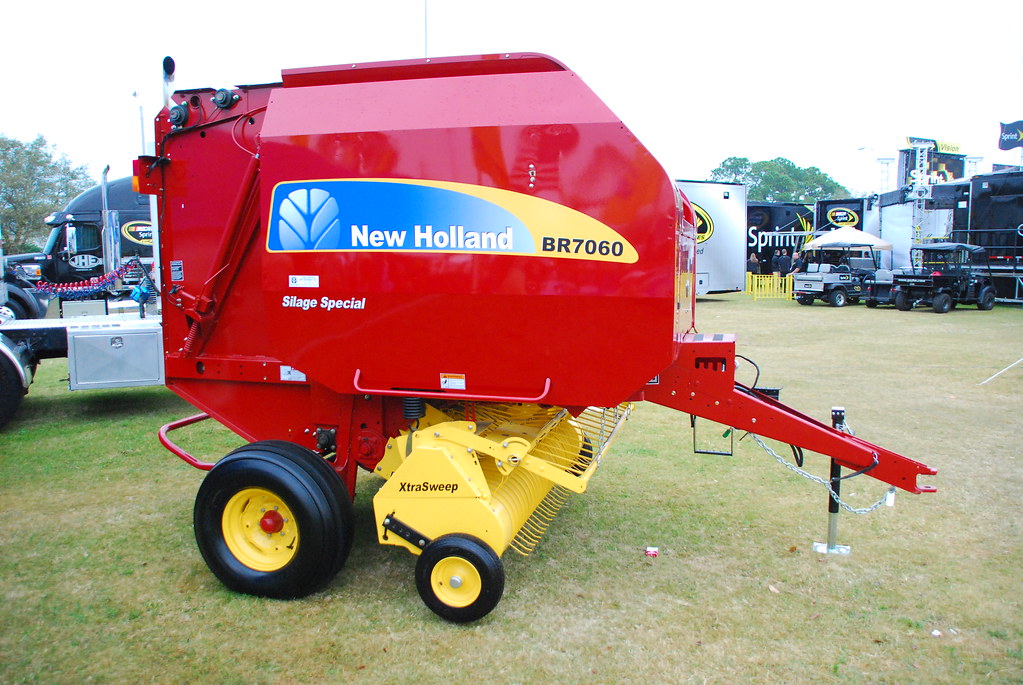 Daytona5000038 Big farm machinery from New Holland. Alex Winner Flickr