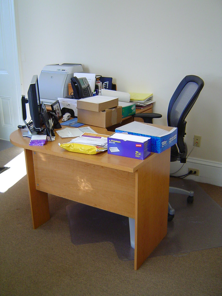 Bobs Furniture Desks The New Bob Job Bla Station / They arrived