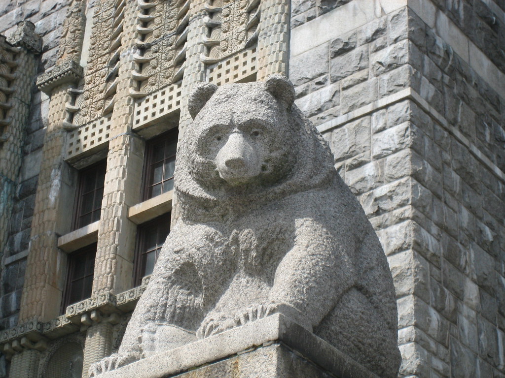 Bear statue at the National Museum of Finland Melinda van den Brink