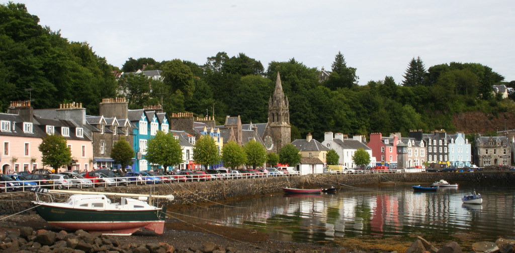 Tobermory The nicely coloured shops along the front at Bal… Flickr