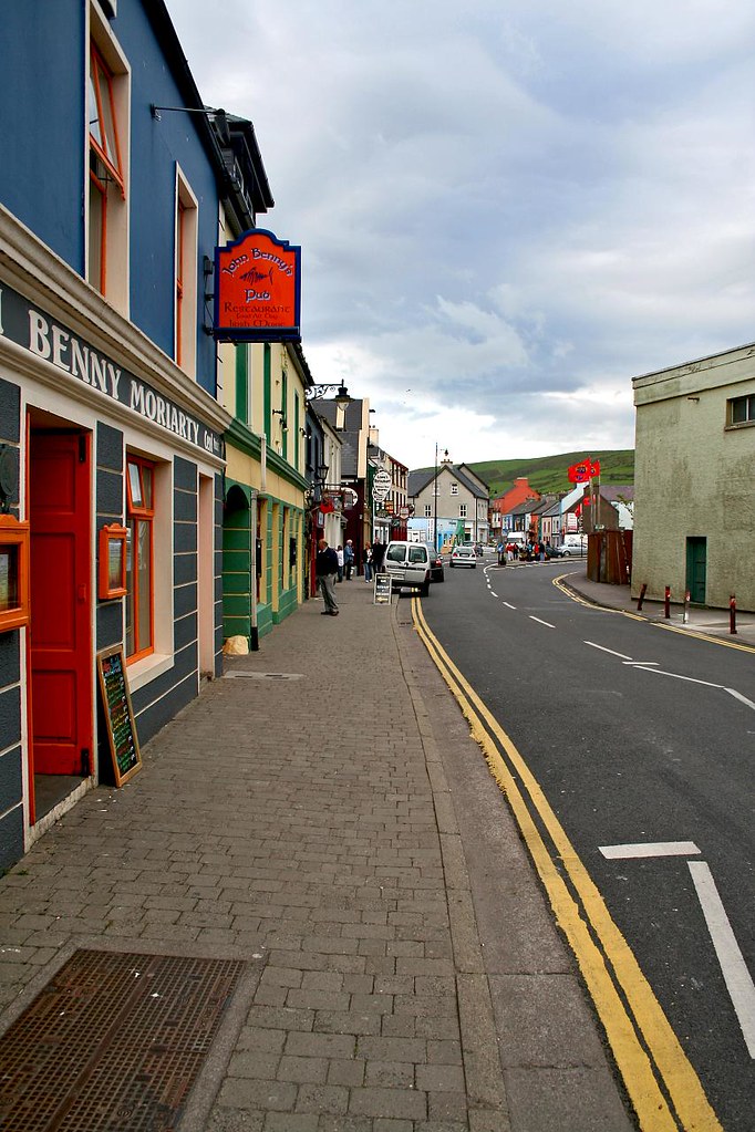 Dingle A view up the main street of Dingle to the center o… Flickr