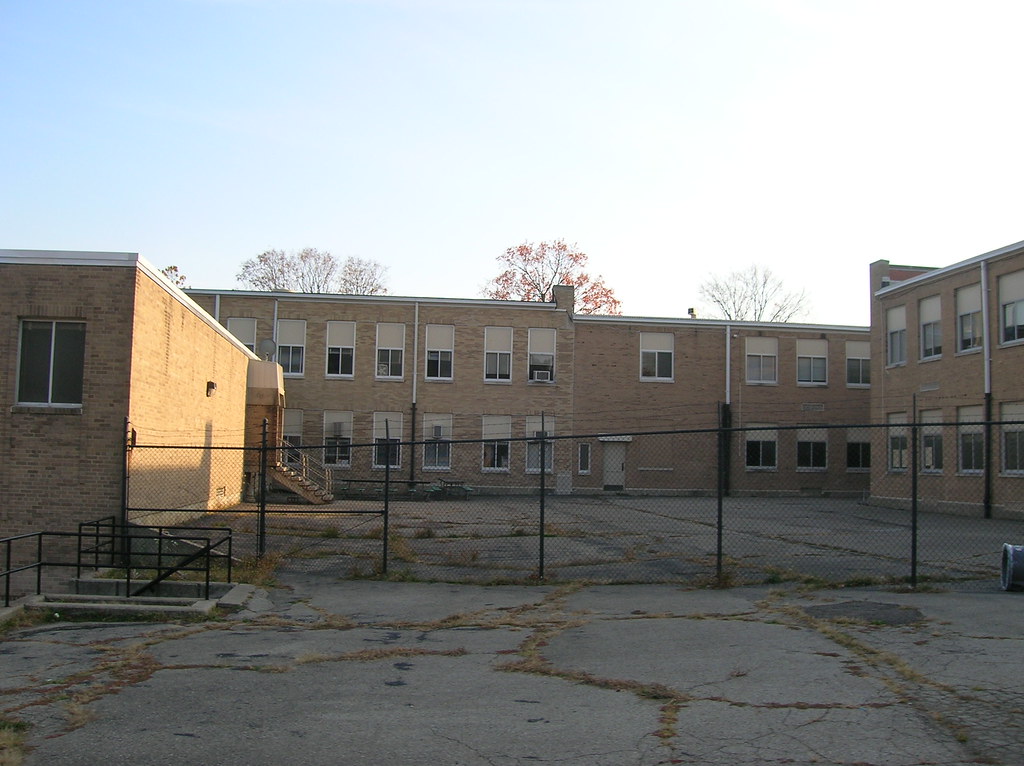 110108 Charles L. Loos SchoolDayton, Ohio (20) Aaron Turner Flickr