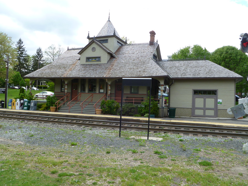 NJ Transit (Erie/NJNY RR) Oradell Station Queen Anne stati… Flickr