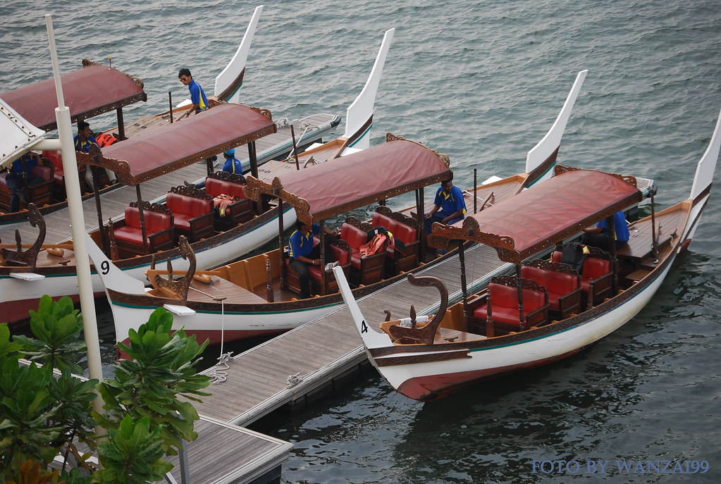 Gondola in Putrajaya, Malaysia Beautiful gondola ready to … Flickr
