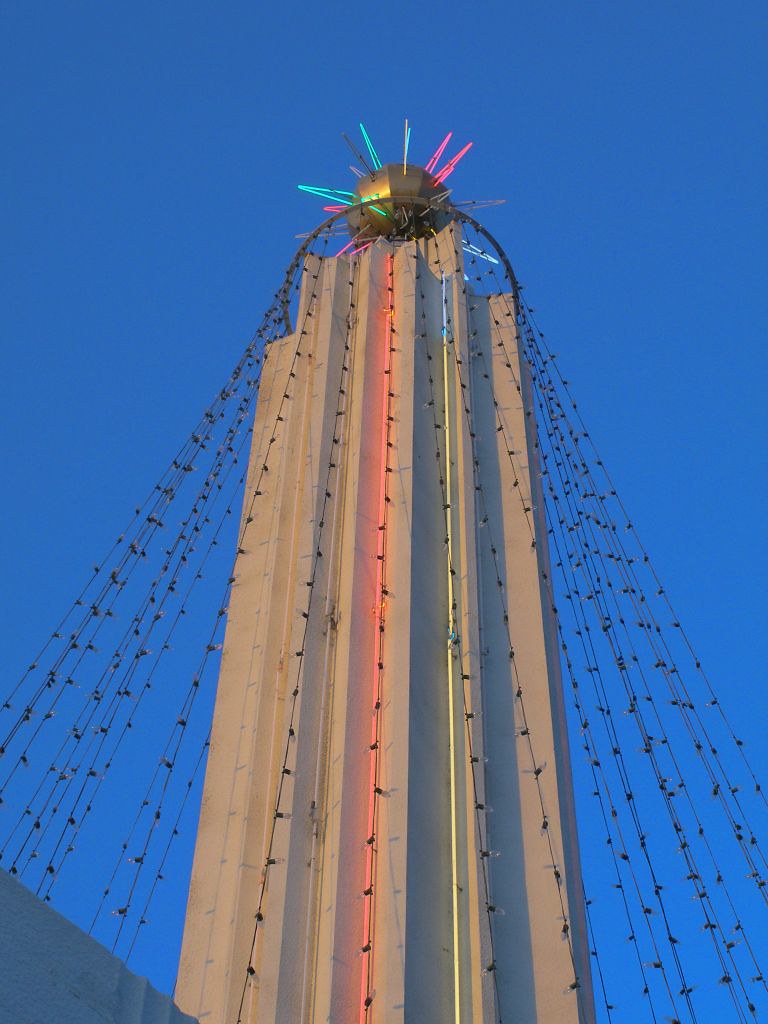 A Fresno Landmark The tower of the Tower Theartre. Mattias